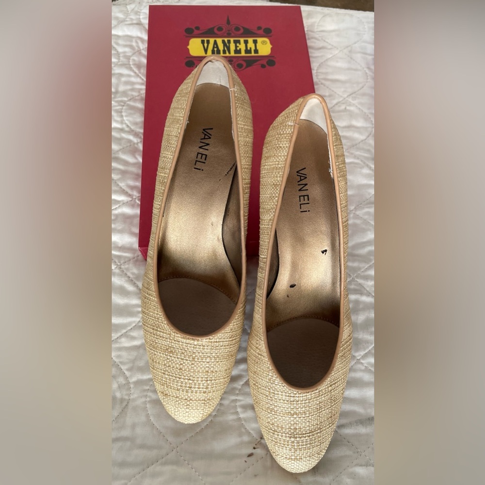 Vaneli Pump Shoes, Natural Color
